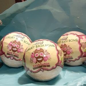 🌺🌺Luxury Bath Bomb LOVE POTION 🌺🌺